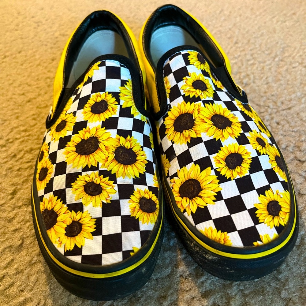 Vans custom sunflower checkerboard slip-ons. W: 11 M:9.5